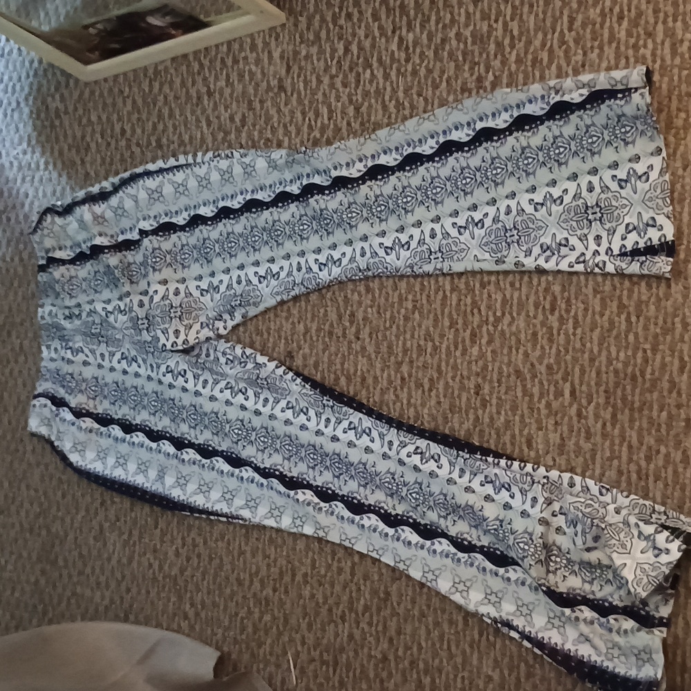 Patterned Wide Leg Pants - Picture 3 of 3